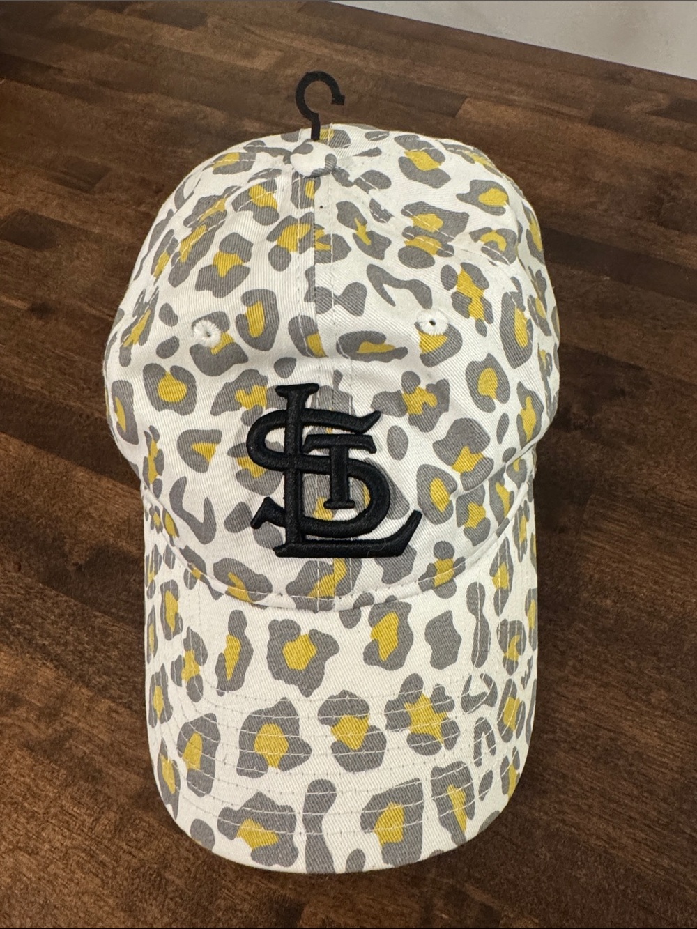 Womens St Louis Cardinals Leopard Print Baseball Cap - White, Gray & Yellow